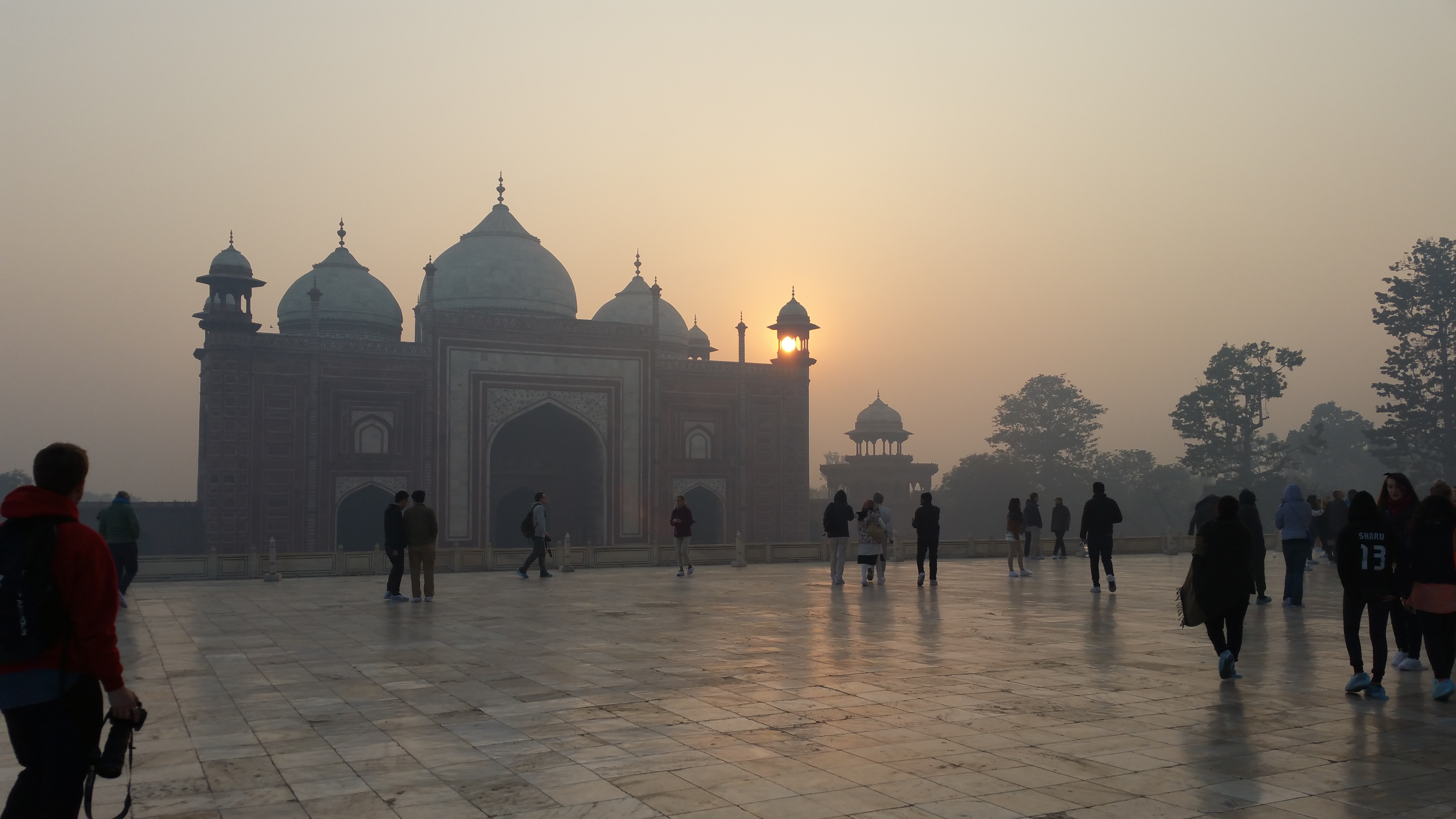 Smog hinter dem Taj Mahal - Reisebericht Indien 2019